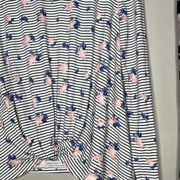 Maison Jules striped floral, long sleeve twist front top size medium - Picture 7 of 12